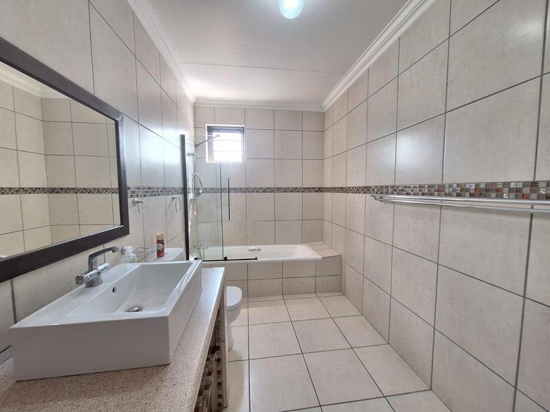 4 Bedroom Property for Sale in Fraaiuitsig Western Cape